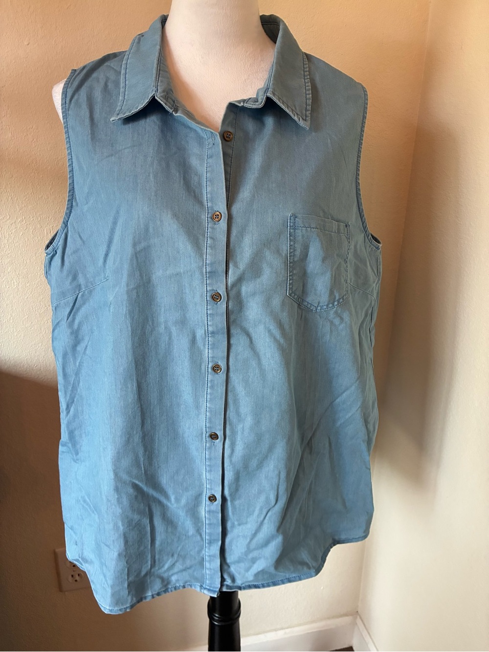 Allegra K Light Blue Sleeveless Button-Down Chambray Top